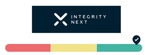 Ein Logo mit dem Text 'INTEGRITY NEXT' auf dunklem Hintergrund, begleitet von einem bunten horizontalen Balken darunter.