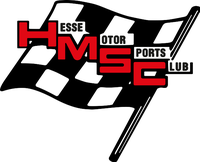 Ein Logo für den 'Hesse Motorsports Club' mit dem Motiv einer karierten Flagge.